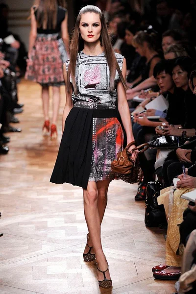 Look 18